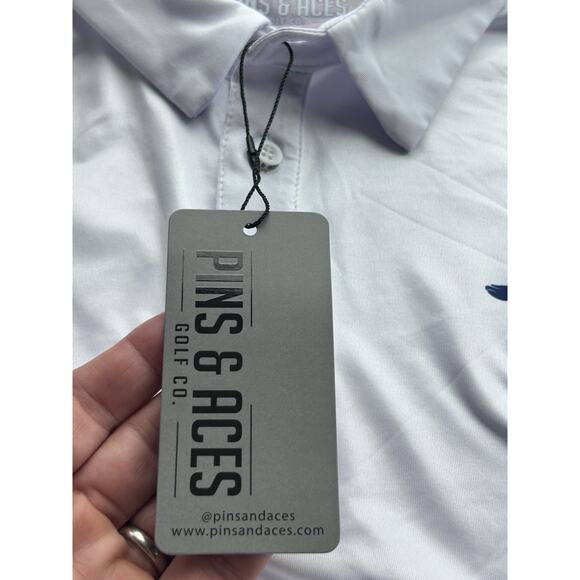 New With Tags Pins and Aces “Partee” Mens M White Golf Polo. Performance wicking - Picture 3 of 12